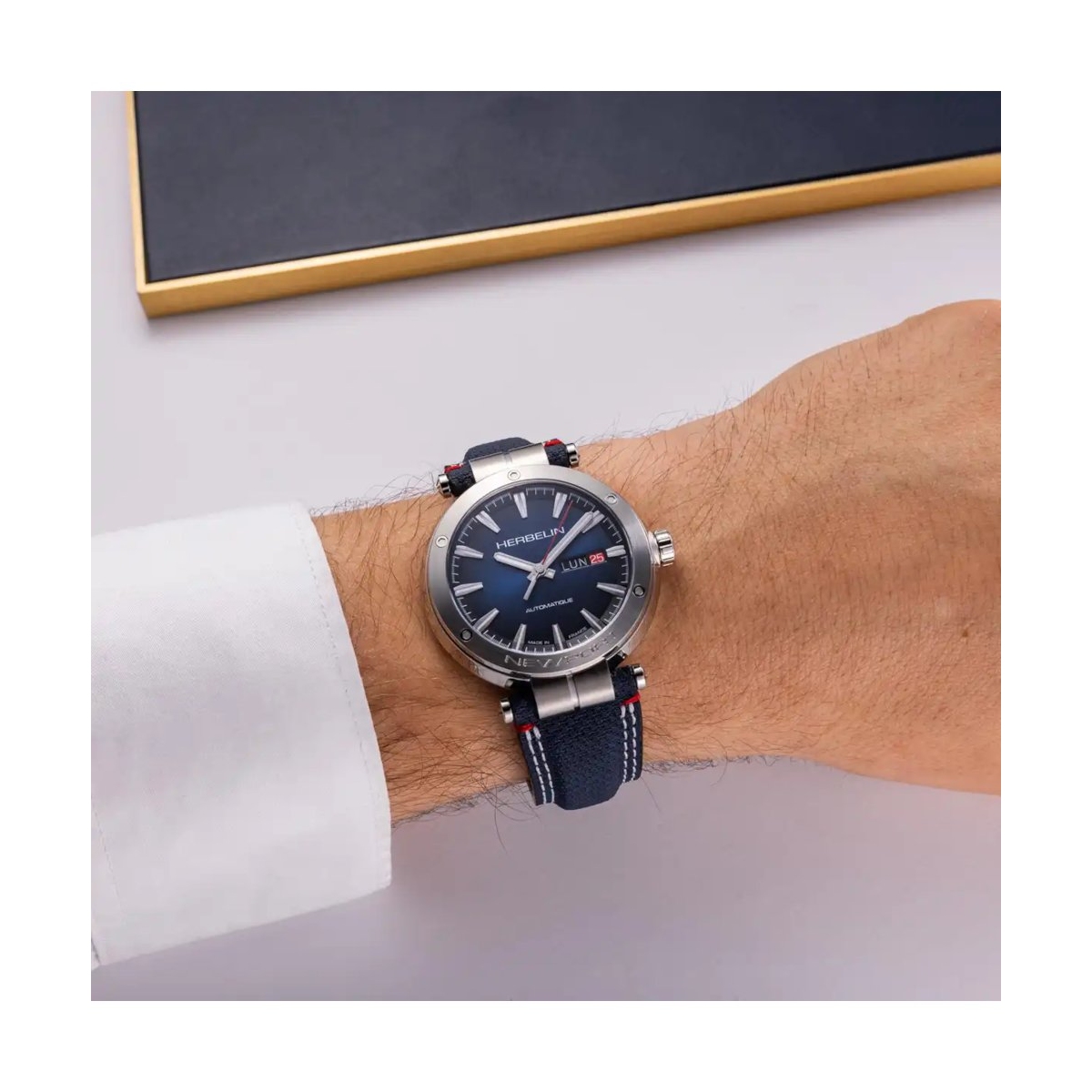 ZEGAREK HERBELIN NEWPORT AUTOMATIC