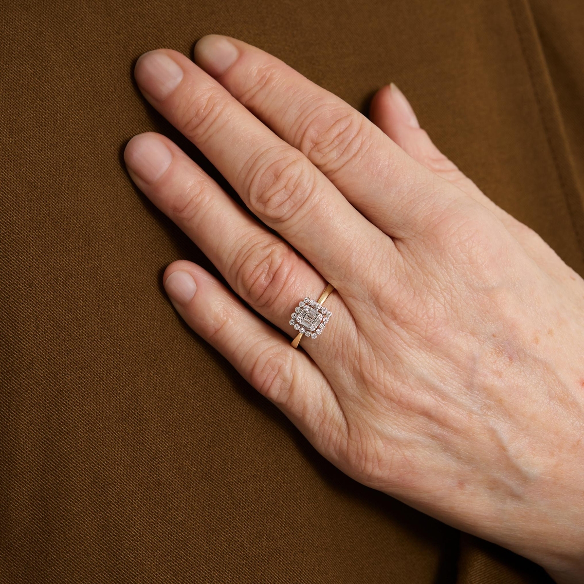 Pierścionek złoty z brylantami i diamentami