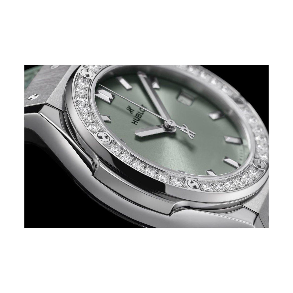 ZEGAREK HUBLOT CLASSIC FUSION TITANIUM SAGE GREEN DIAMONDS