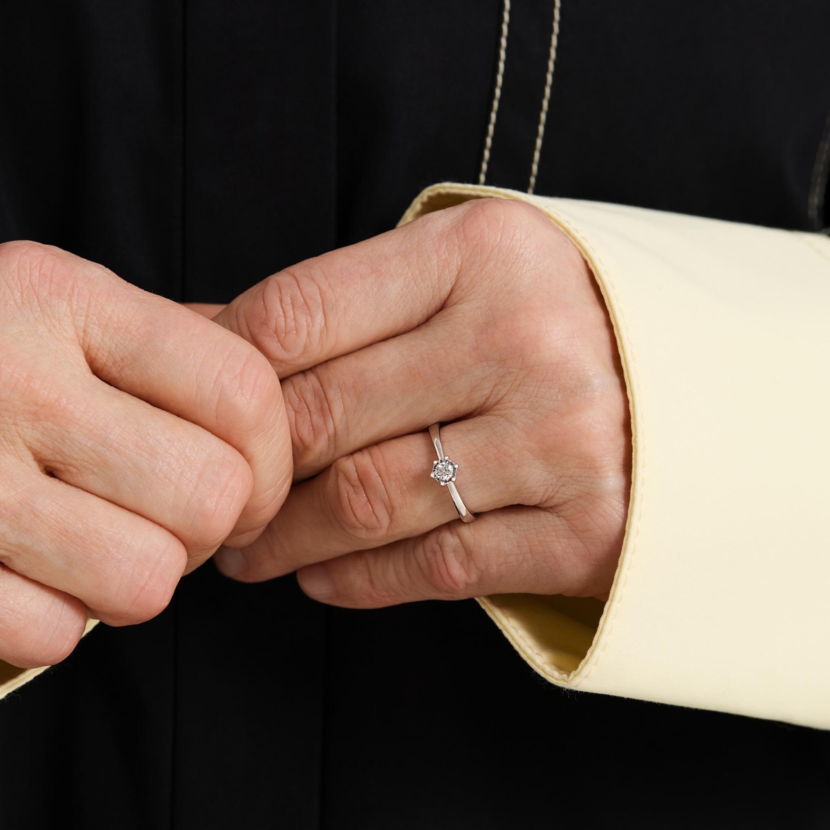 Pierścionek złoty z brylantem