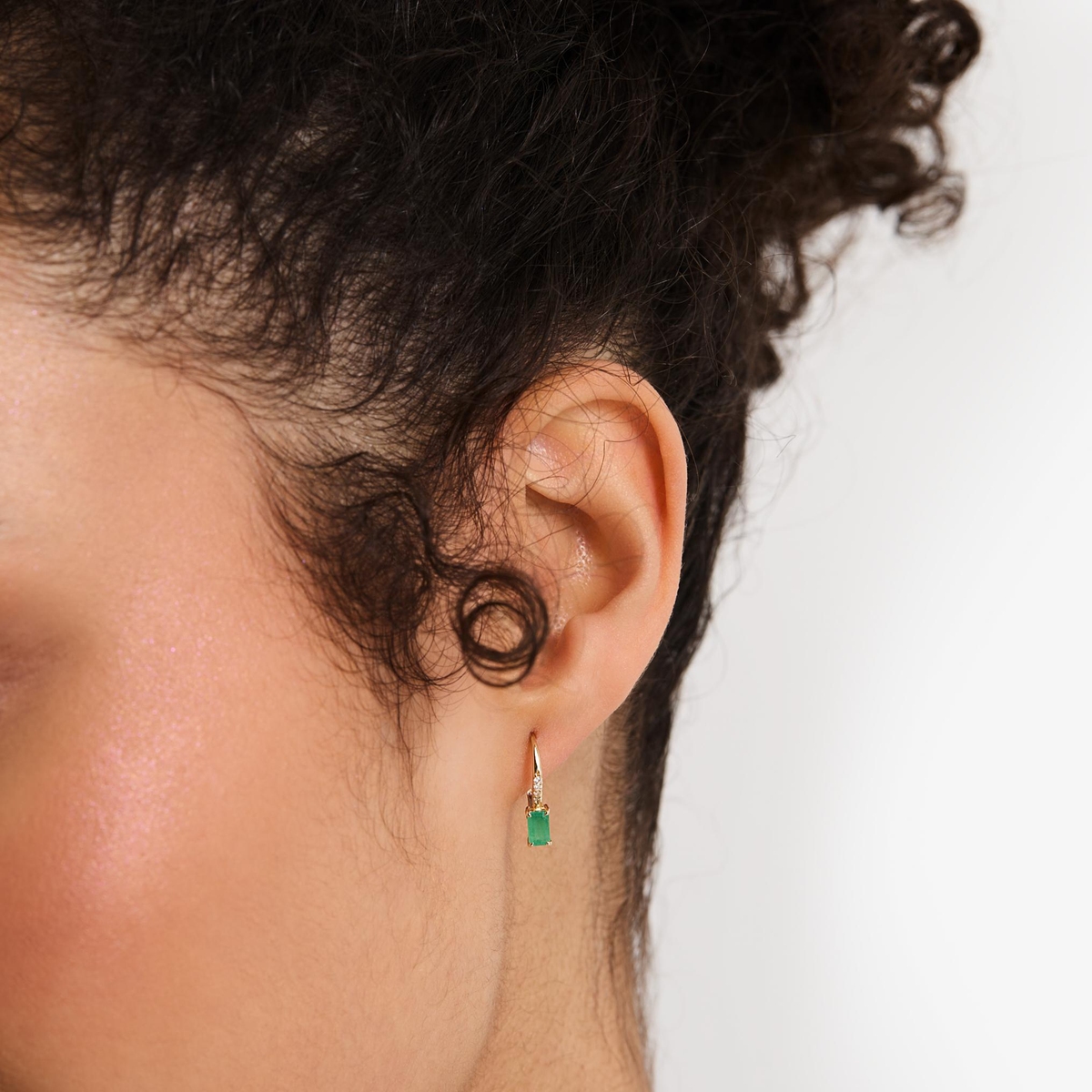 Kolczyki złote ze szmaragdem TRIO