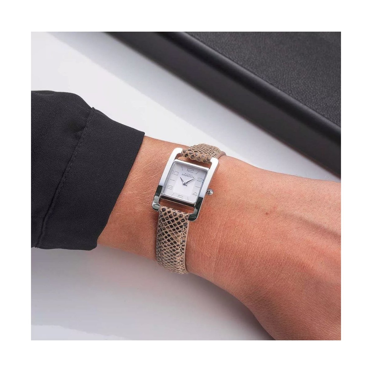 ZEGAREK HERBELIN VE AVENUE