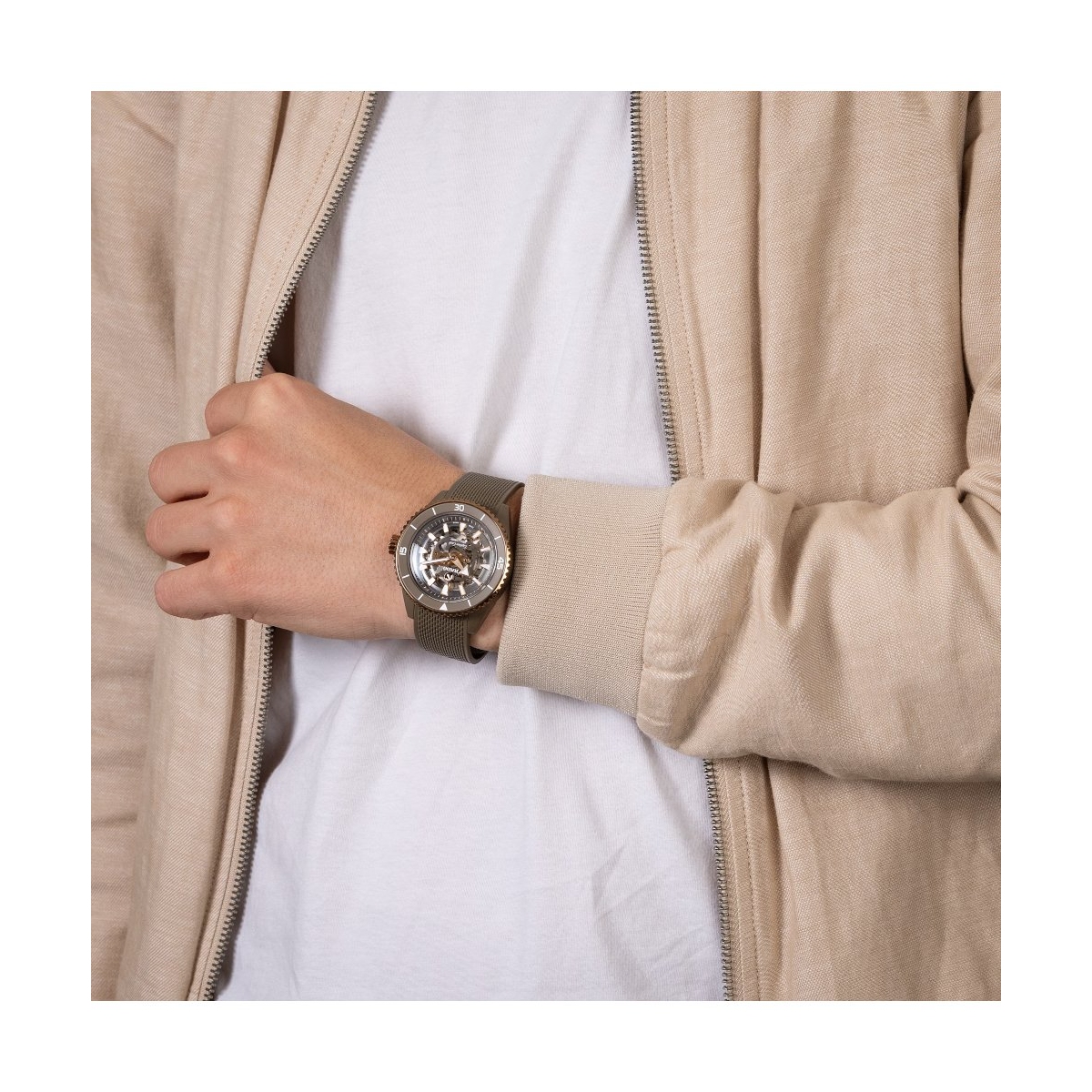 ZEGAREK RADO Captain Cook High-Tech Ceramic Skeleton