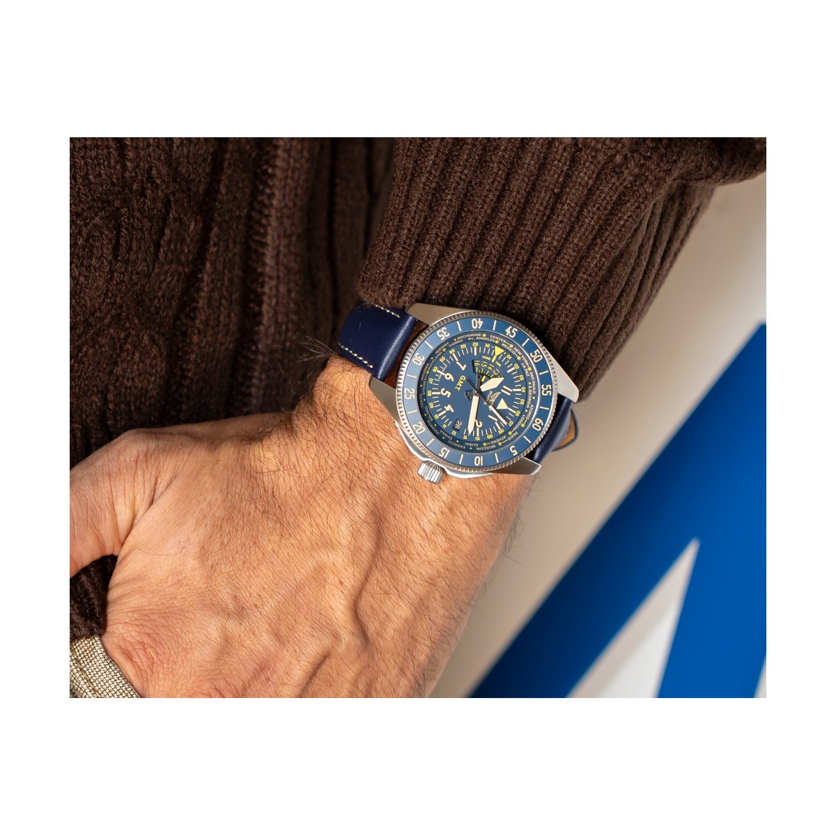 ZEGAREK AVIATOR AIRACOBRA GMT