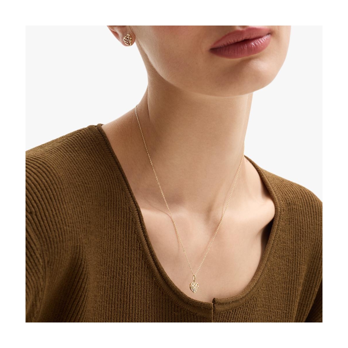 Wisiorek złoty ażurowe serce