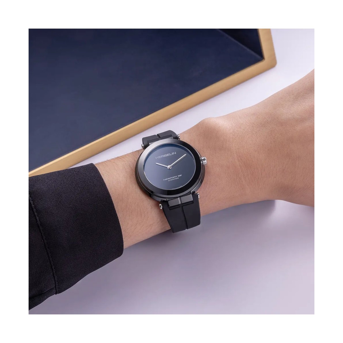 ZEGAREK HERBELIN NEWPORT CERAMIC 35TH ANNIVERSARY LIMITED EDITION