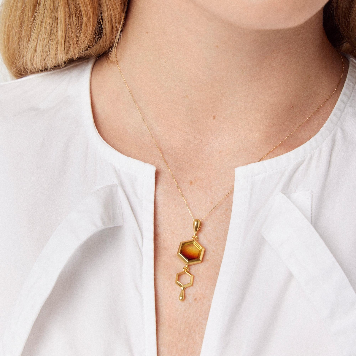 Wisiorek srebrny z bursztynem Miodowa