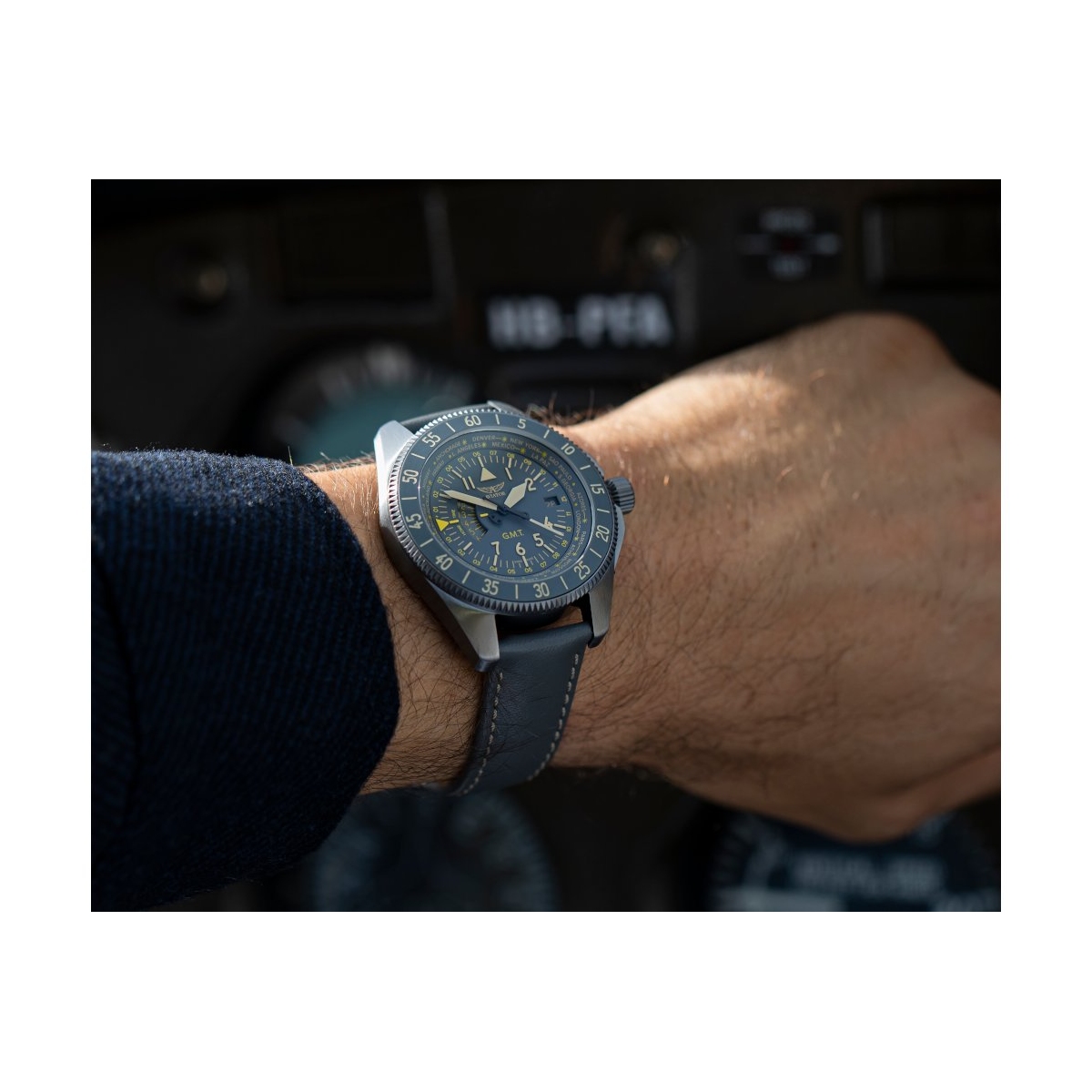 ZEGAREK AVIATOR AIRACOBRA GMT