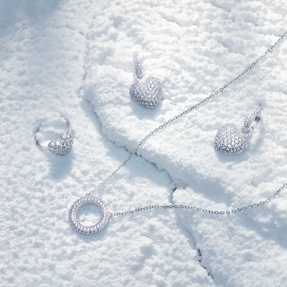 Pierścionek srebrny z cyrkoniami Emblems