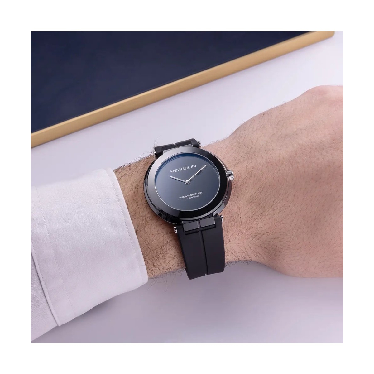 ZEGAREK HERBELIN NEWPORT CERAMIC 35TH ANNIVERSARY LIMITED EDITION