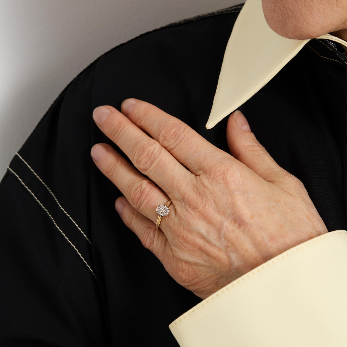 Pierścionek złoty z diamentami