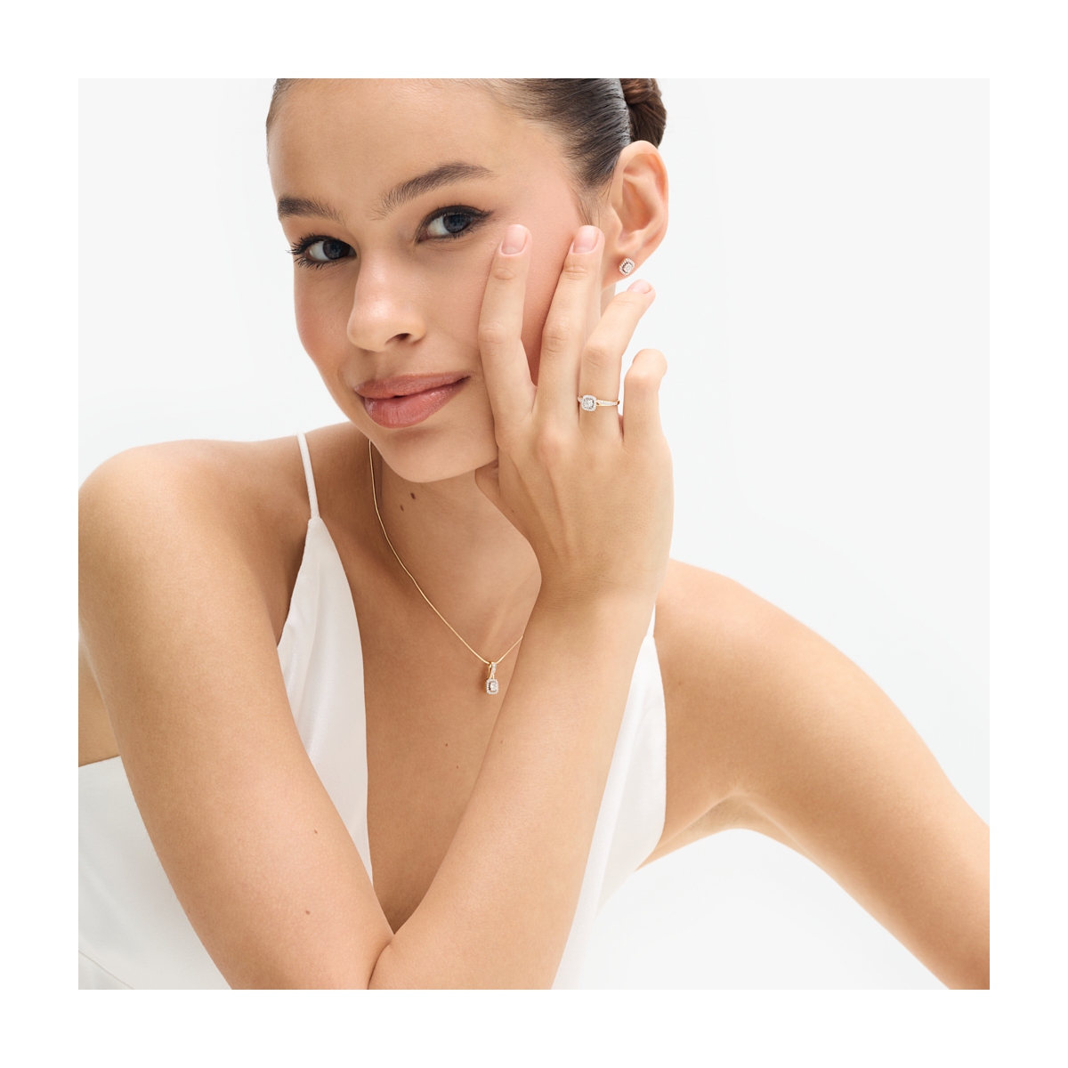 Pierścionek złoty z diamentami