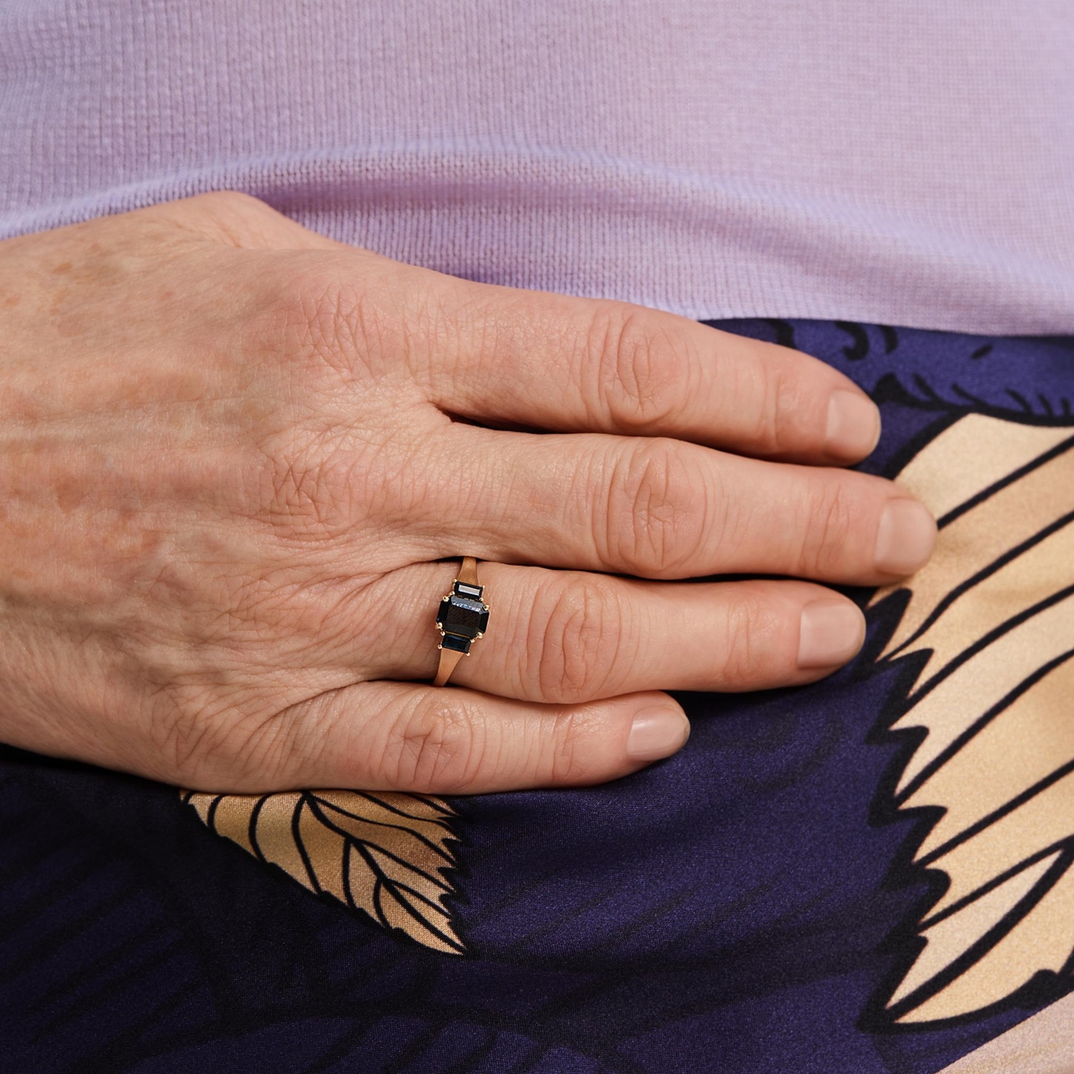 Pierścionek złoty z szafirami TRIO