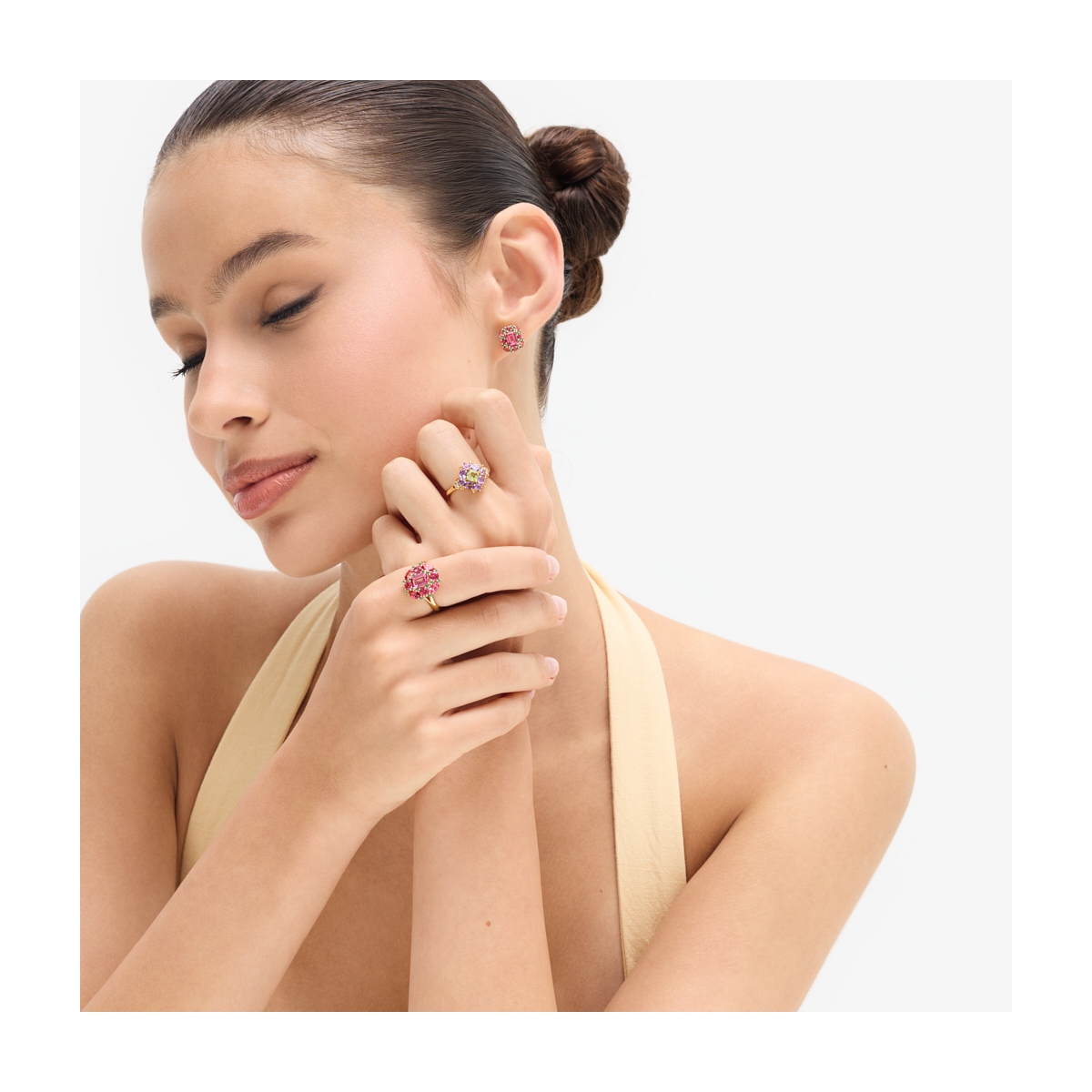 Pierścionek srebrny z różowymi topazami