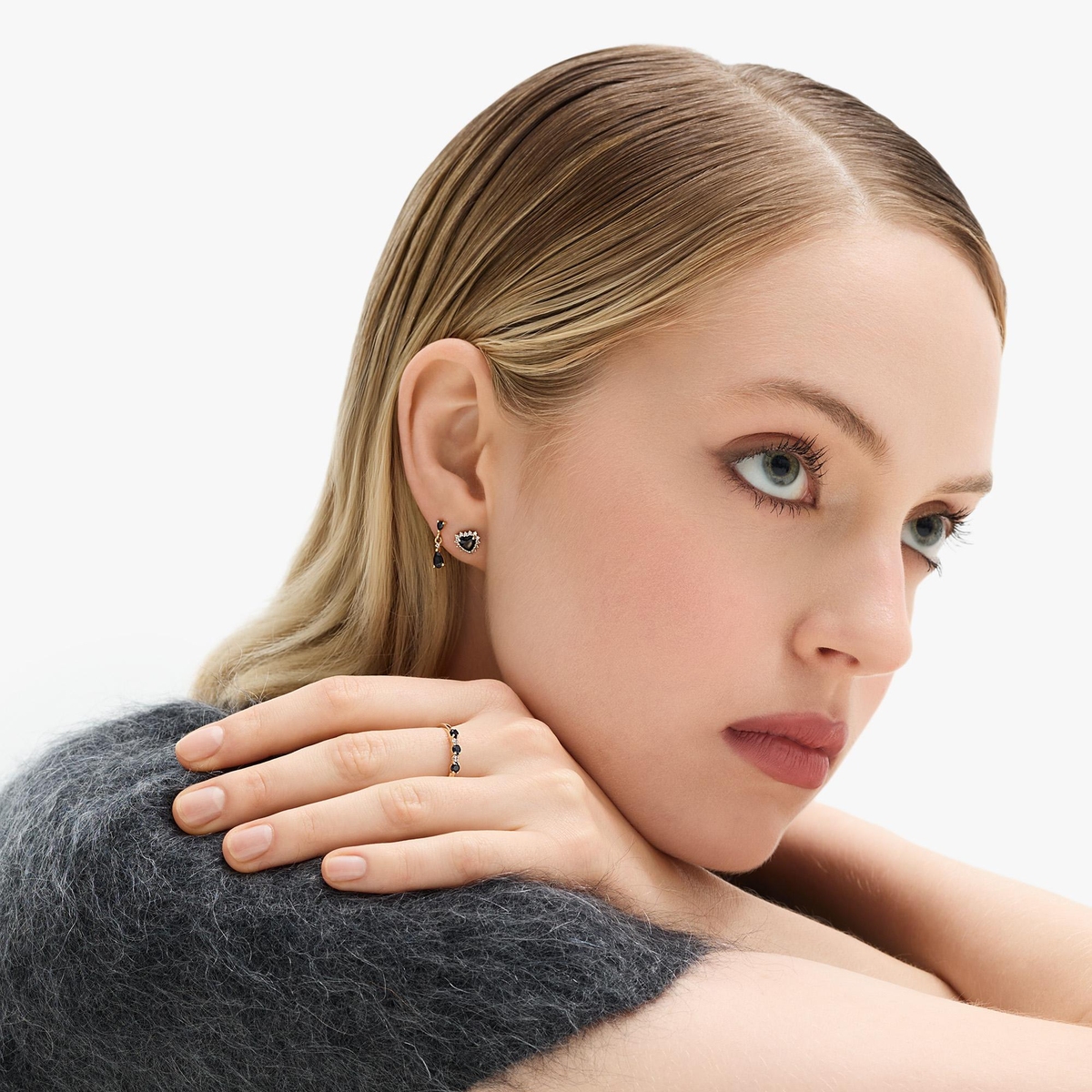 Kolczyki złote z czarnymi szafirami