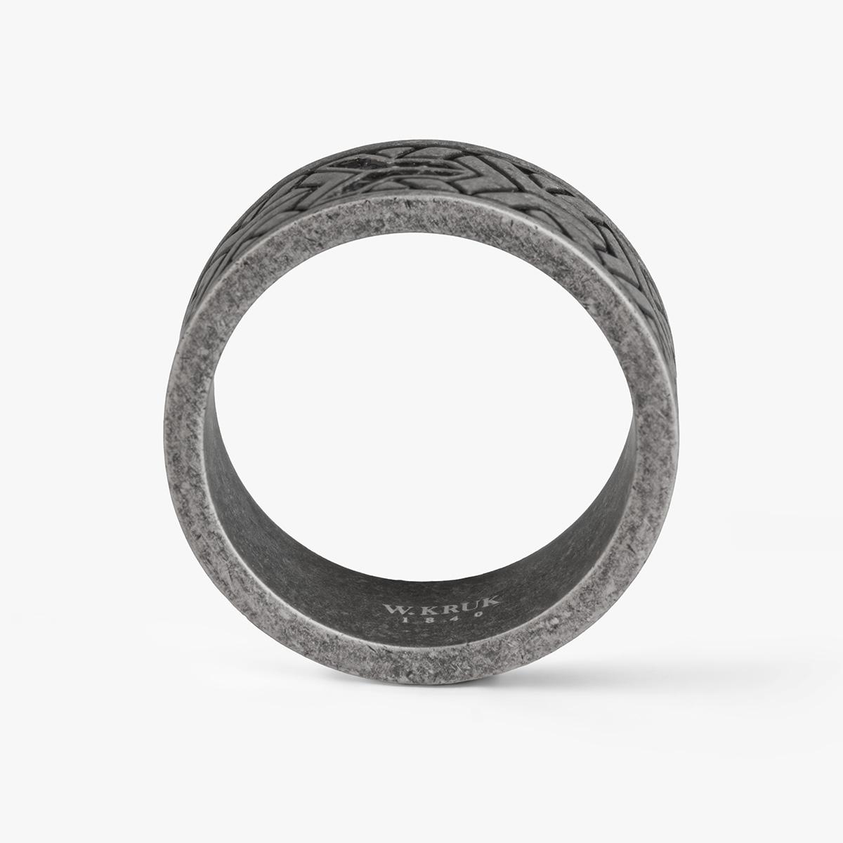 Pierścionek ze stali z czarnymi cyrkoniami