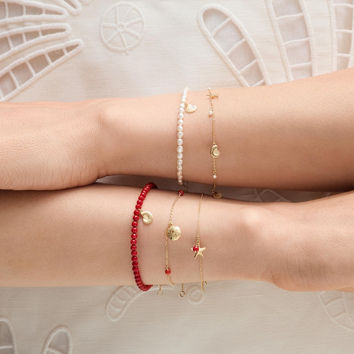 Bransoleta złota z meduzą i koralem Santorini