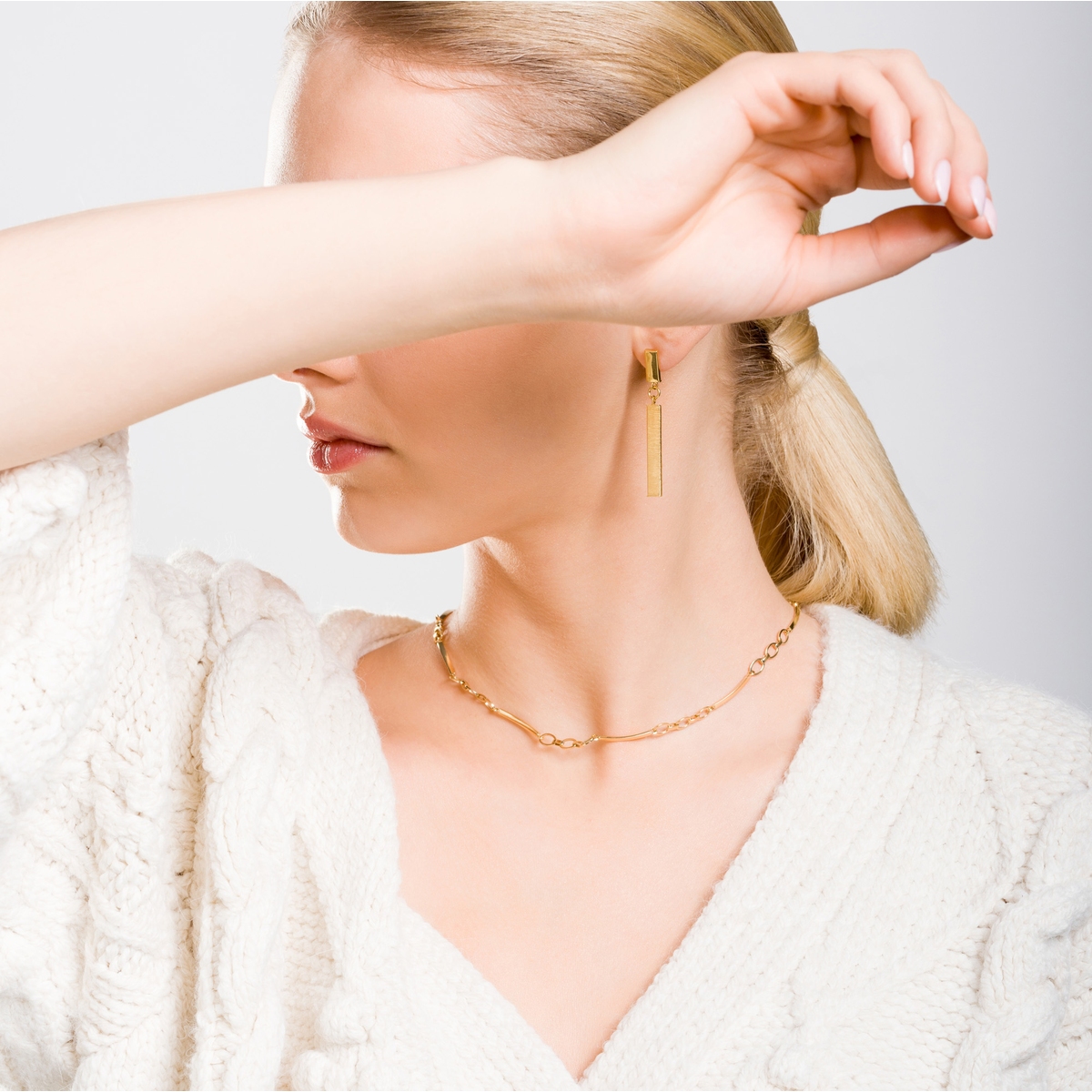 Naszyjnik złoty z elementem pancerki