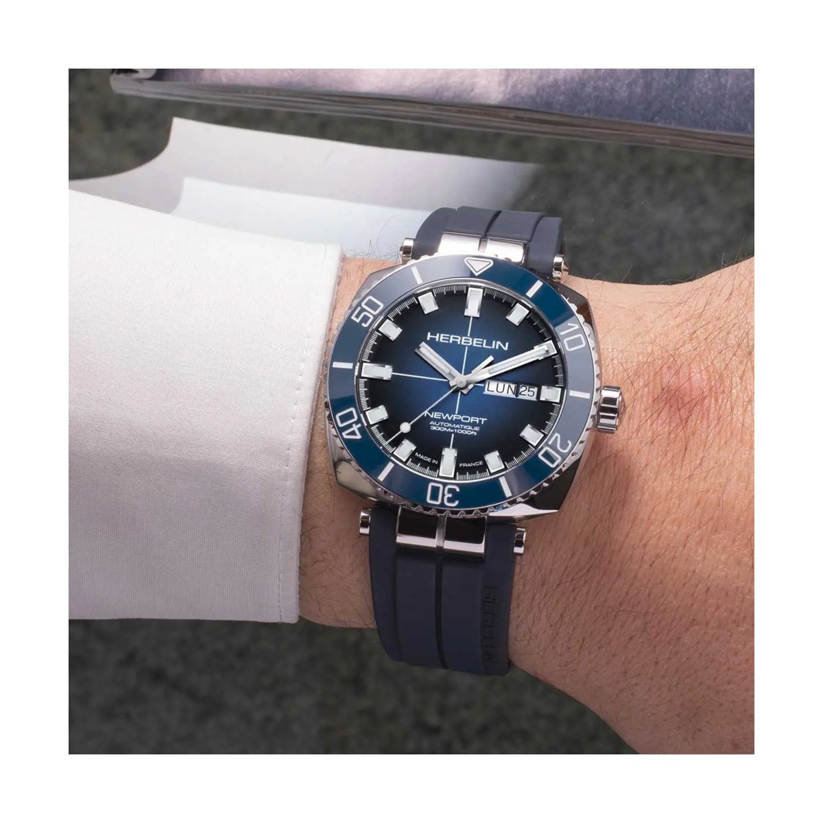 ZEGAREK HERBELIN NEWPORT DIVER AUTOMATIC