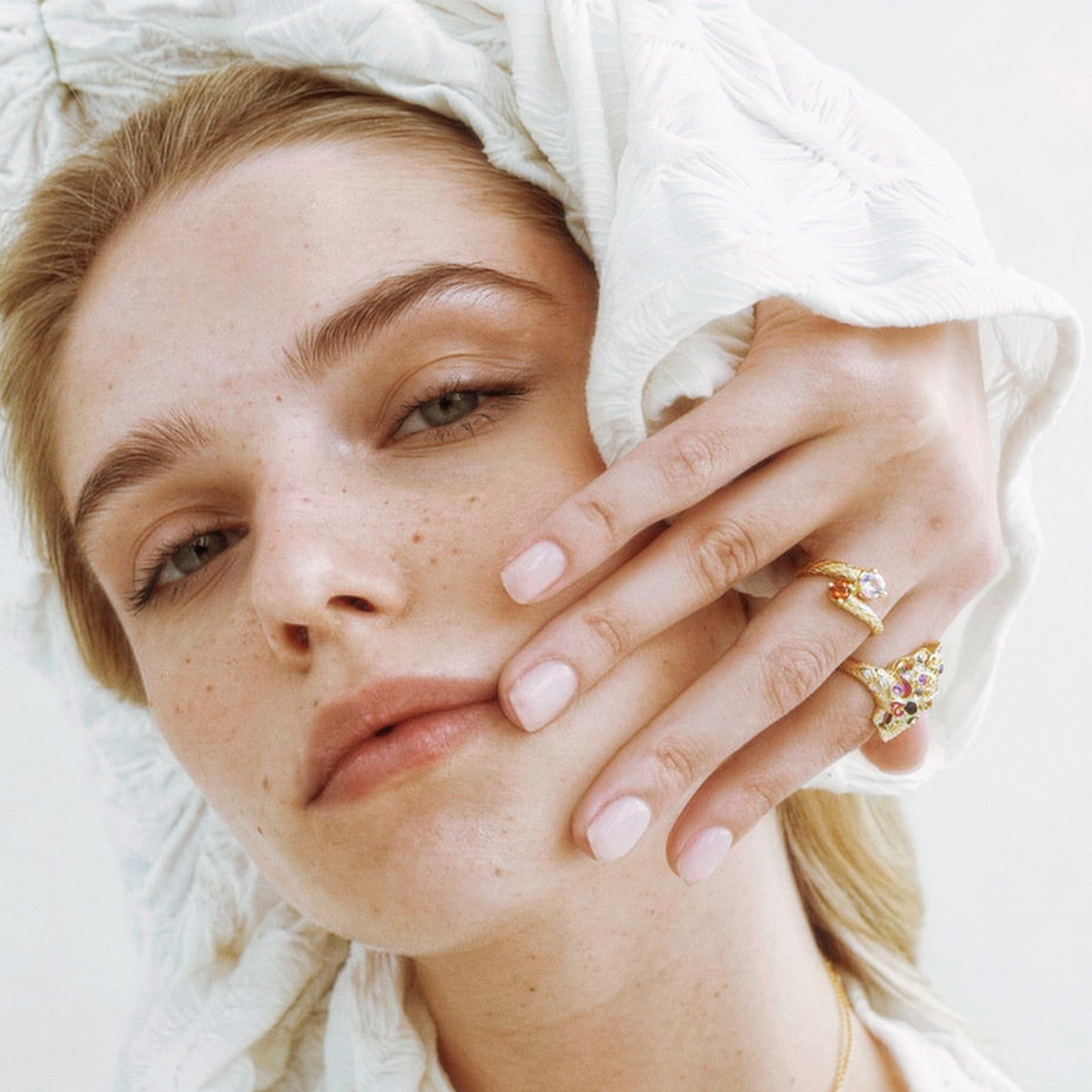 Pierścionek z motywem kolorowej czaszki Wonderland