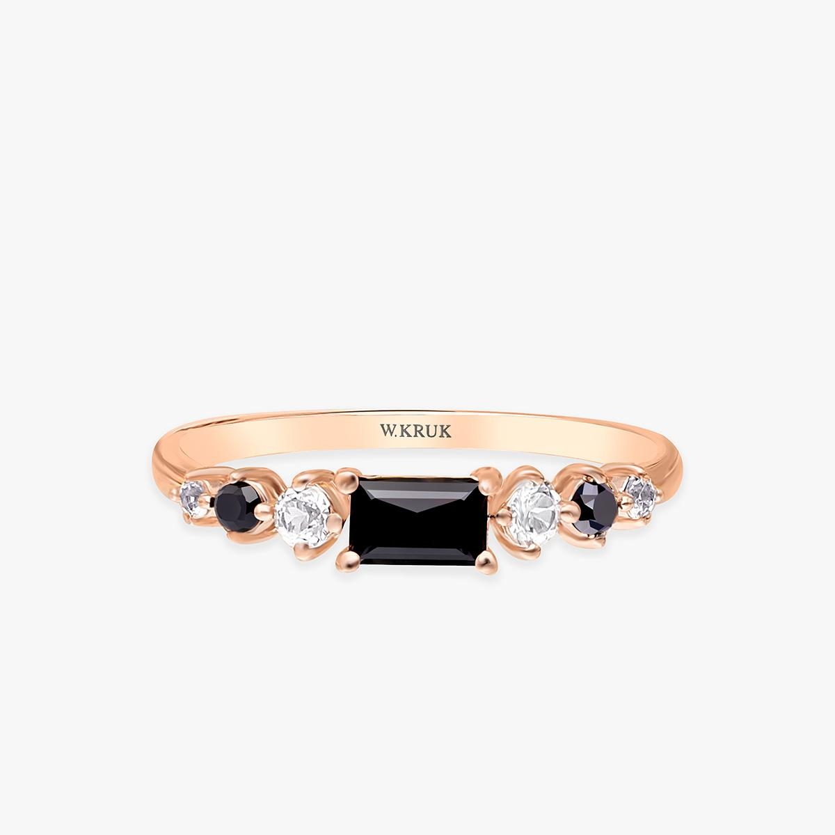 Pierścionek różowe złoto z czarnymi szafirami i topazami