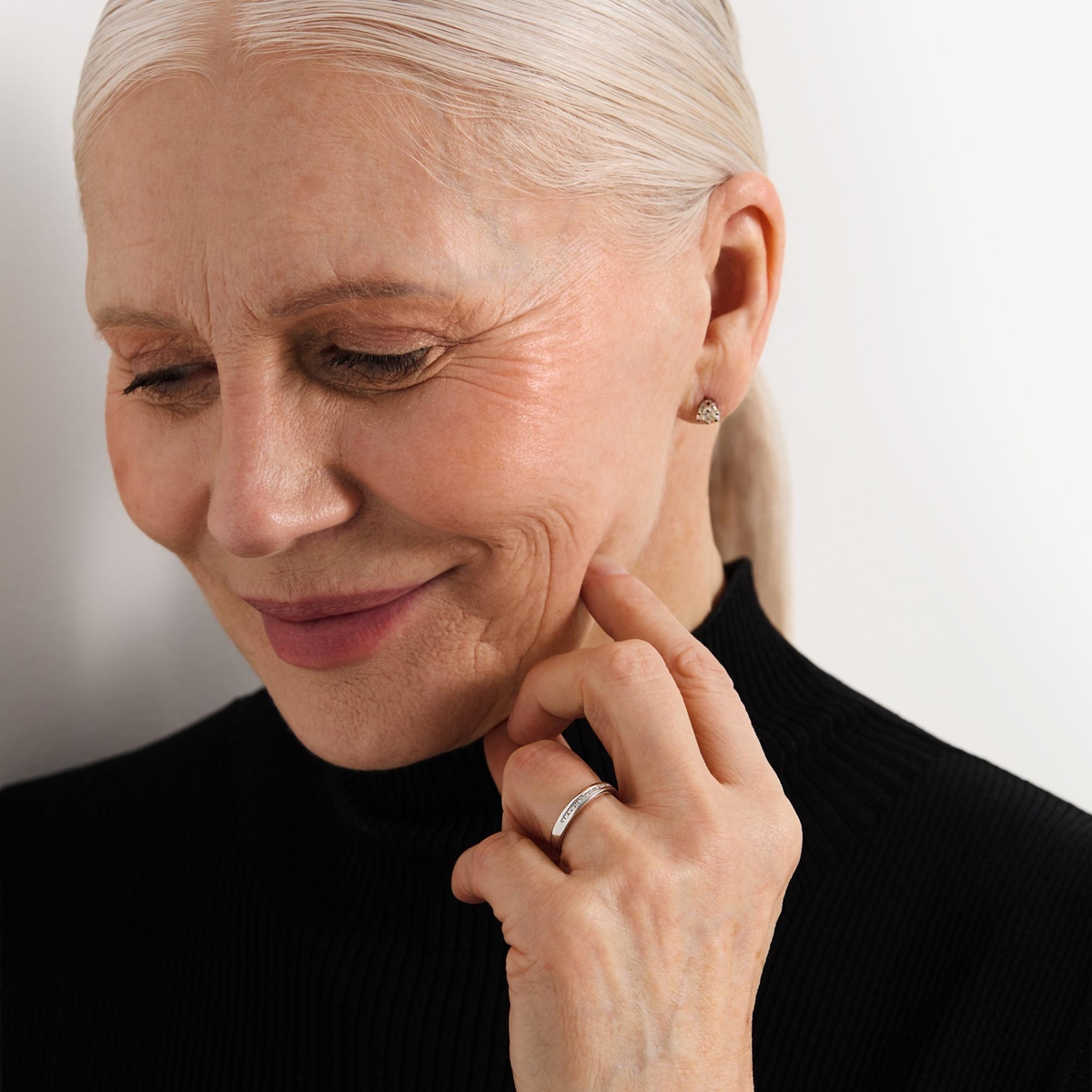 Pierścionek białe złoto z diamentami