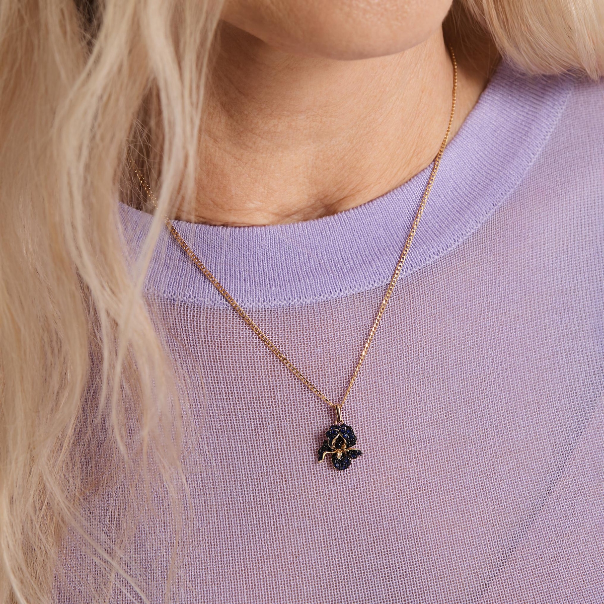 Wisiorek złoty Kwiaty Nocy Czarny Irys