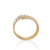 Pierścionek złoty spirala z diamentami