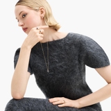 Wisiorek złoty z czarnymi szafirami