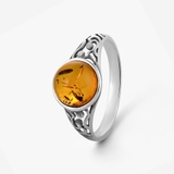 Pierścionek srebrny z bursztynem