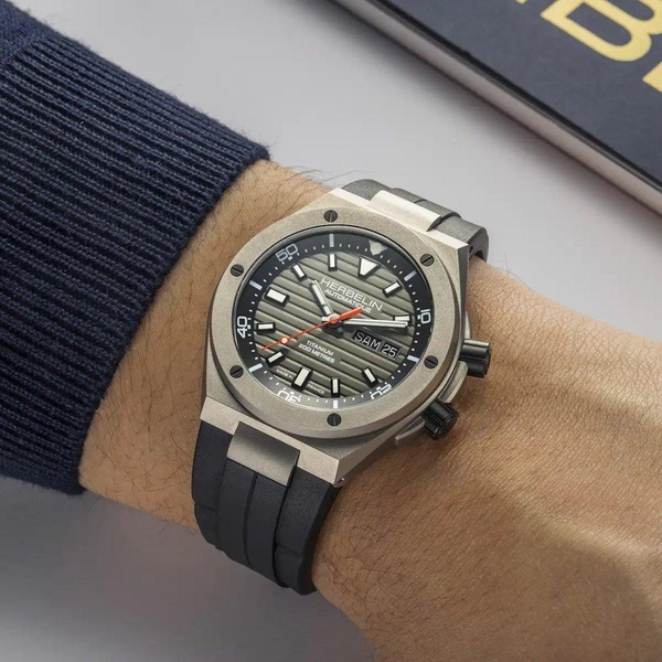 ZEGAREK HERBELIN CAP CAMARAT TITAN DIVER