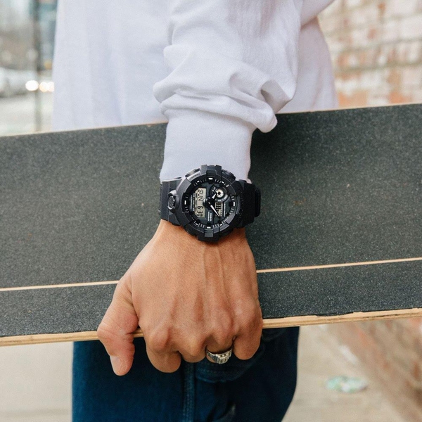 ZEGAREK G-SHOCK ANALOG-DIGITAL GA-700 SERIES