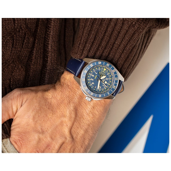 ZEGAREK AVIATOR AIRACOBRA GMT