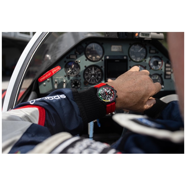 ZEGAREK VOSTOK EUROPE EXPEDITION JURGIS KAIRYS UNLIMITED AEROBATICS EDITION