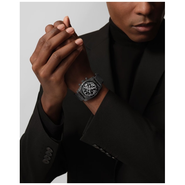 ZEGAREK ZENITH CHRONOMASTER REVIVAL COVER GIRL CARBON LIMITED EDITION