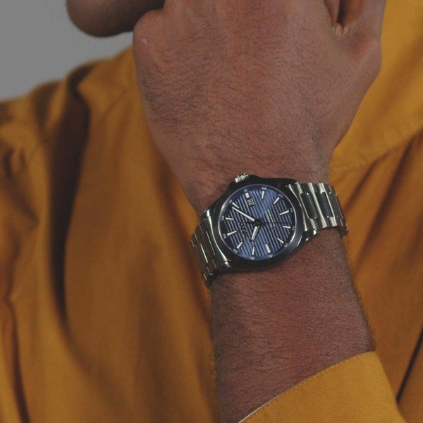 ZEGAREK BOSS STRIKE