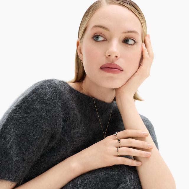 Pierścionek złoty z czarnymi szafirami