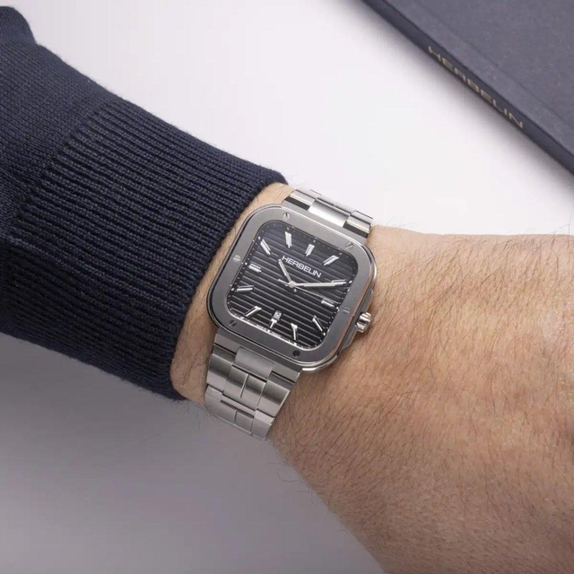 ZEGAREK HERBELIN CAP CAMARAT SQUARE