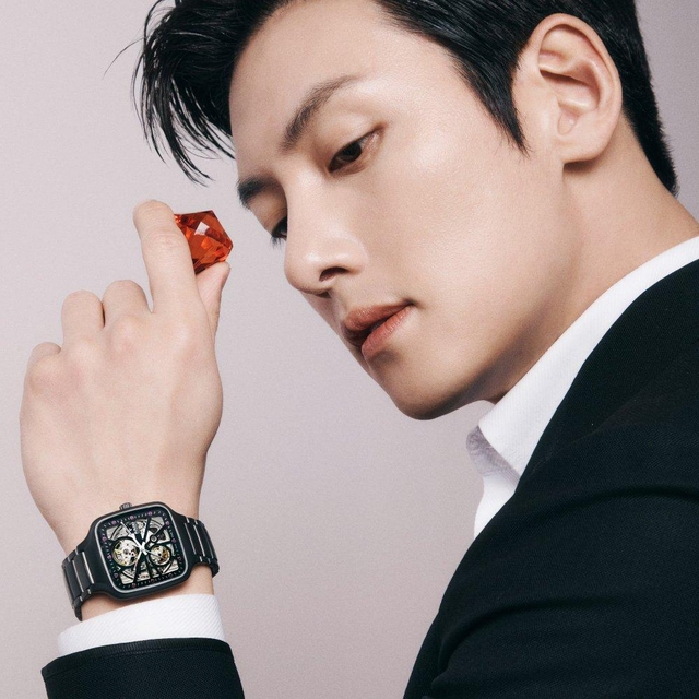 ZEGAREK RADO TRUE SQUARE OPEN HEART X JI CHANG-WOOK LIMITED EDITION