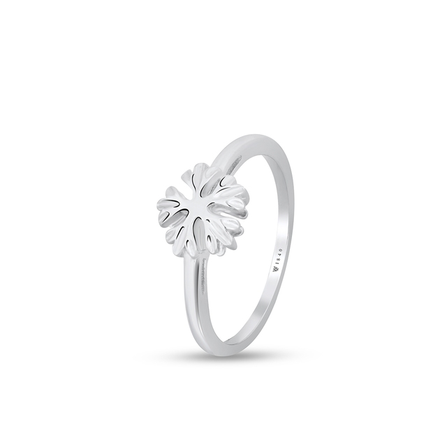 Pierścionek srebrny z motywem śnieżynki