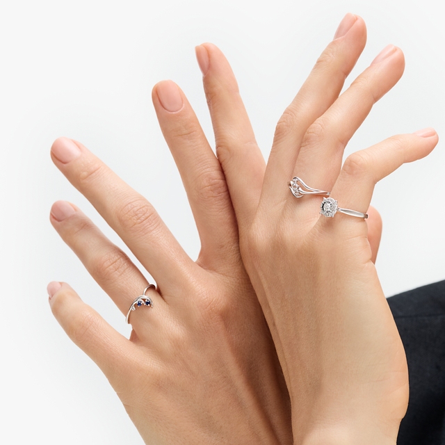 Pierścionek złoty z diamentami