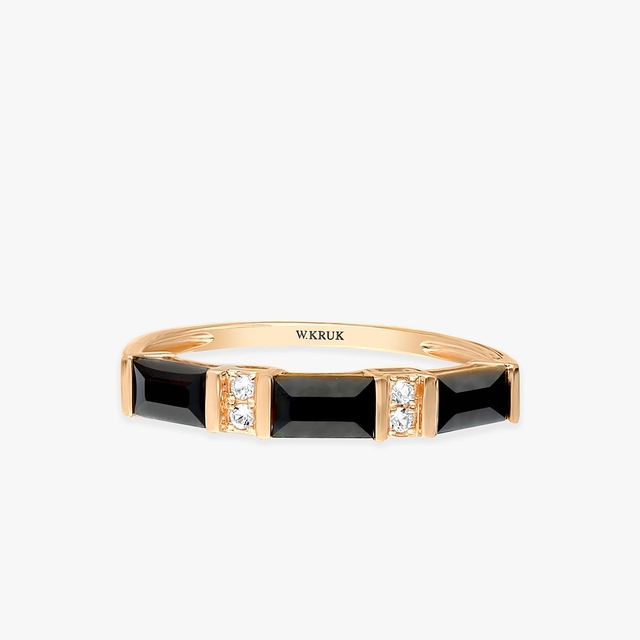 Pierścionek różowe złoto z czarnymi szafirami i topazami