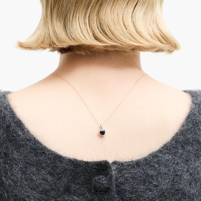 Wisiorek złoty z czarnymi szafirami