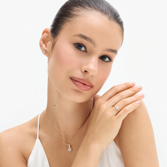 Wisiorek złoty z diamentami