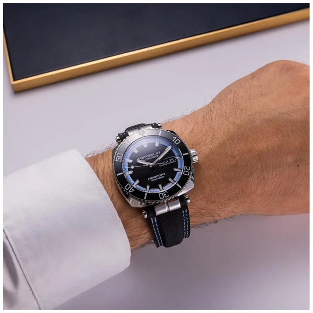 ZEGAREK HERBELIN NEWPORT DIVER AUTOMATIC