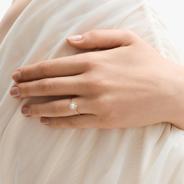 Pierścionek złoty z perłą Ceremonials