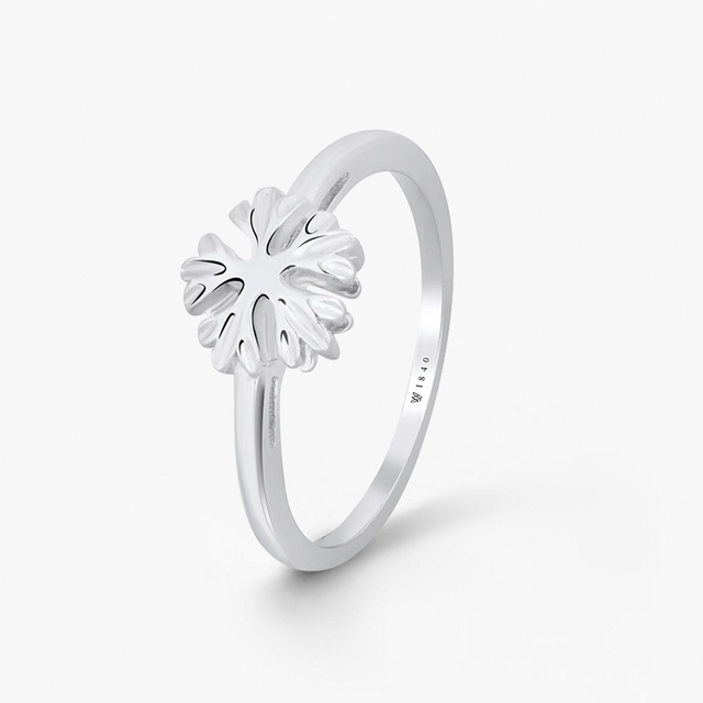 Pierścionek srebrny z motywem śnieżynki