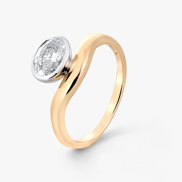 Pierścionek złoty z diamentem Nuova