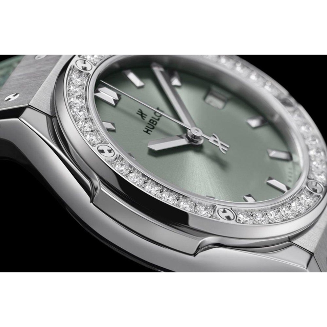 ZEGAREK HUBLOT CLASSIC FUSION TITANIUM SAGE GREEN DIAMONDS