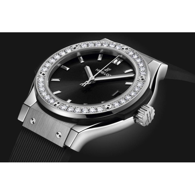 ZEGAREK HUBLOT CLASSIC FUSION TITANIUM DIAMONDS